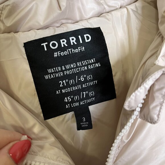NWOT Torrid cropped hooded puffer jacket in Champagne Sz 3 winter coat neutral - Picture 5 of 7
